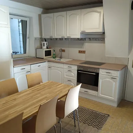 Handwerkerwohnung, Ferienwohnung In Weisslensburg *